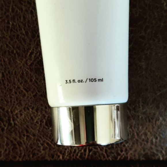 Dr Brandt Facial Cleanser - Picture 4 of 7